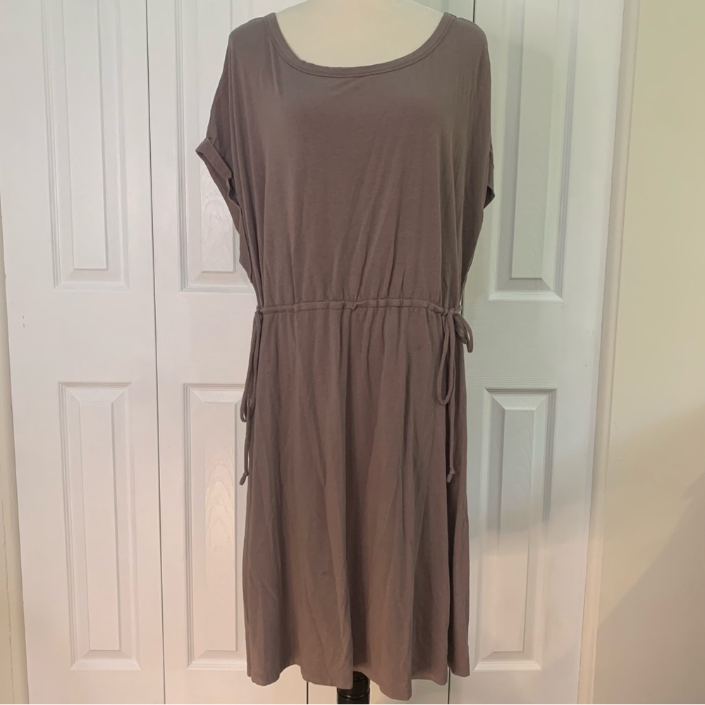 AnyBody Sz 1X taupe short cap sleeve drawstring waist midi T Shirt dress